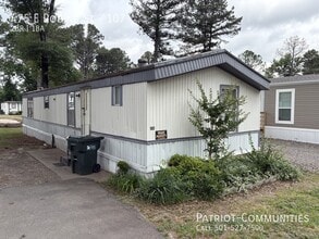 Building Photo - 475 E Robins St