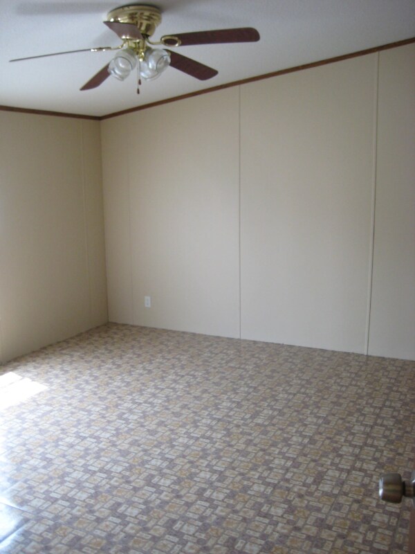 Building Photo - 124 Angie Dr