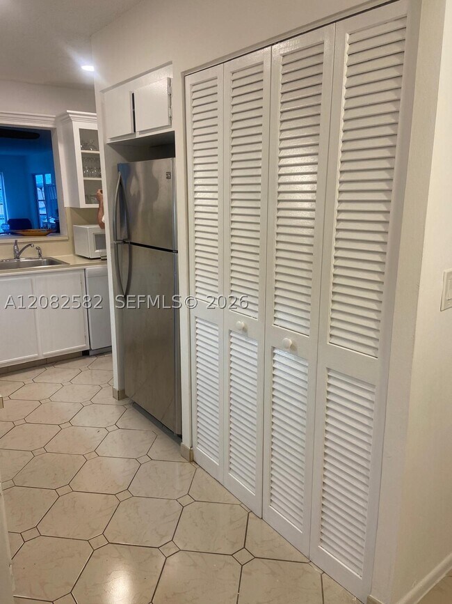 Building Photo - 13283 Pineapple Palm Ct