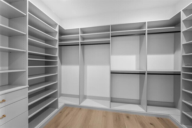 Building Photo - 5024 W Dickens Ave