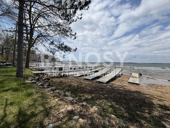 Building Photo - 3 Bedroom 1 Bath Single Family Home in Isle