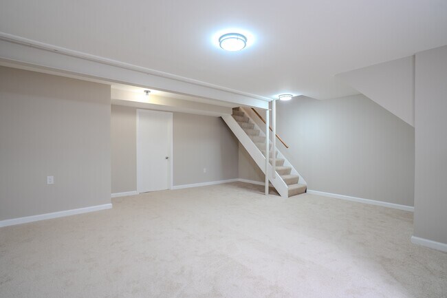 Building Photo - 8505 Castlemill Cir