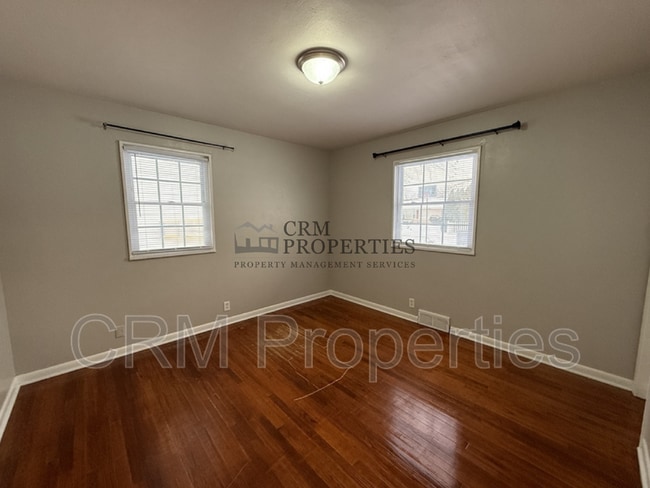 Building Photo - 513 James Dr