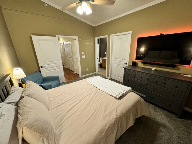 Building Photo - 8035 Lee Dr