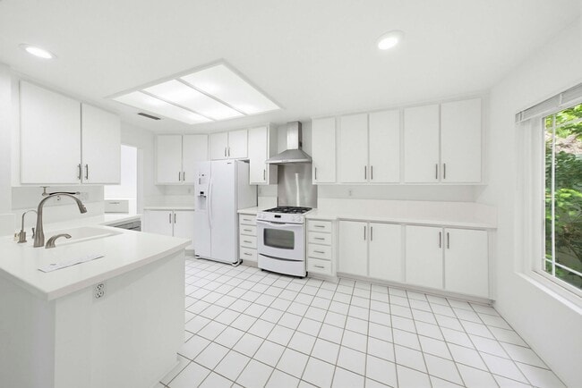 Building Photo - 4 Del Andante