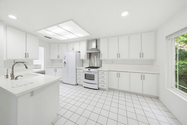 Building Photo - A wonderful opportunity to lease a bright, spacious Irvine home