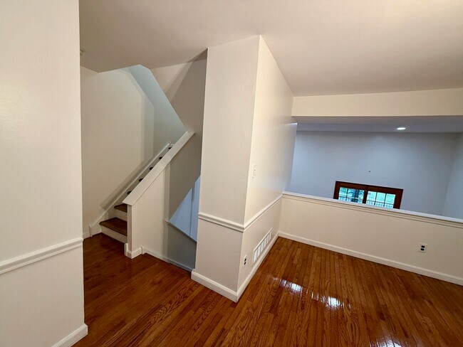 Building Photo - 102 Eaton Dr