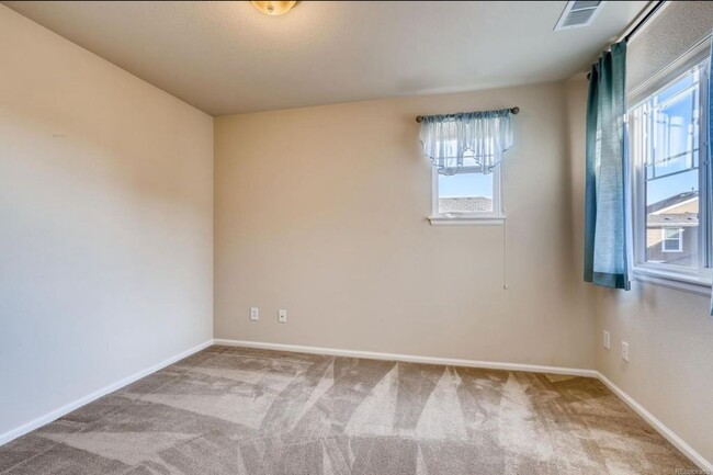 Building Photo - Spacious 3-Bed, 2.5-Bath Townhouse in Waln...