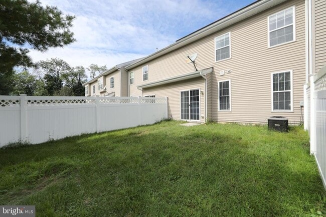 Building Photo - 7 Kingswood Ct