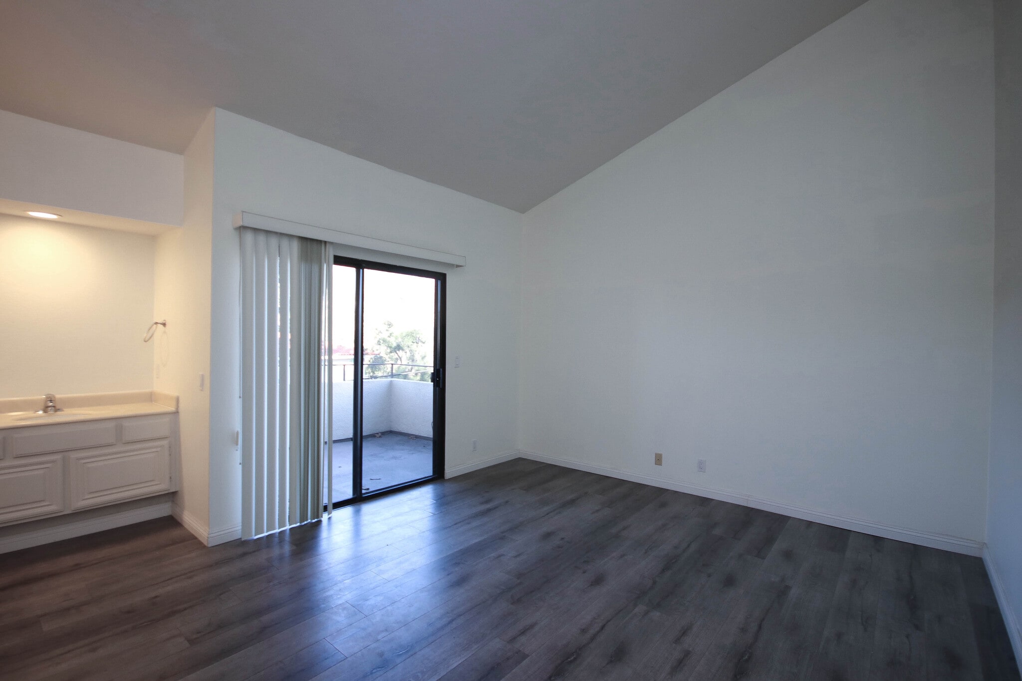 Building Photo - 1000 E California Blvd