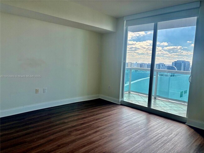 Building Photo - 1800 N Bayshore Dr