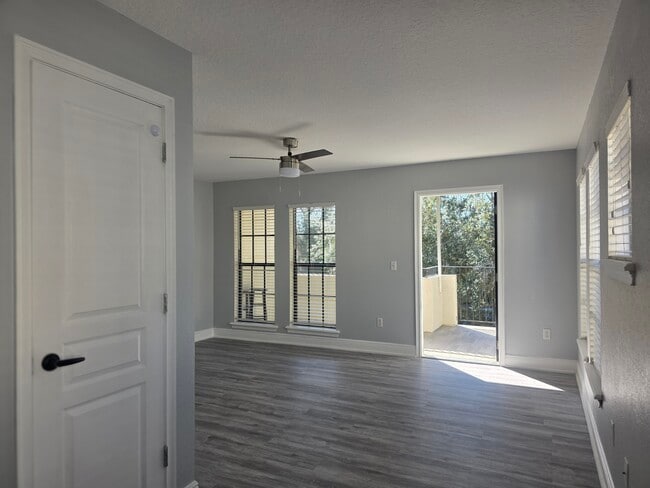 Building Photo - 637 Hillcrest St