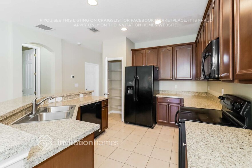 Building Photo - 6215 Desert Peace Ave