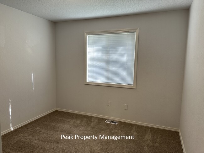 Building Photo - 3009 Ray Ave