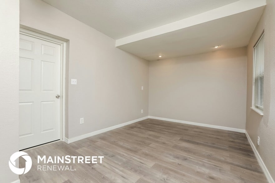 Building Photo - 5325 Bonnie Brae Cir