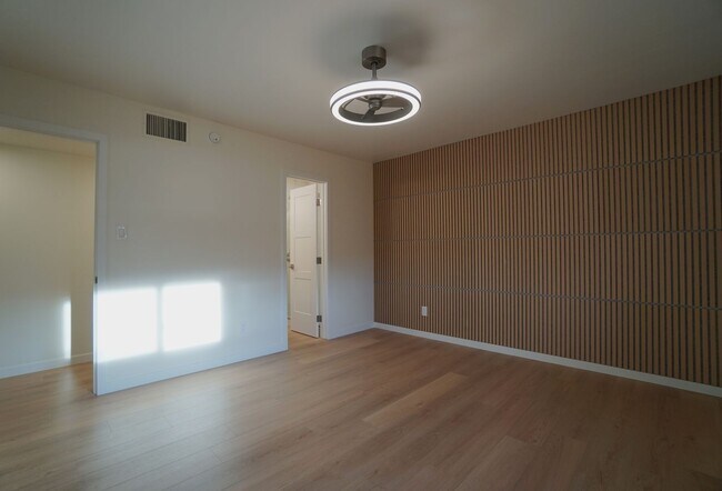 Building Photo - 2905 Mesa Rd