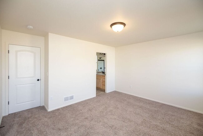 Building Photo - 3bd 2ba -  Ranch-Style Living in Northwest Loveland