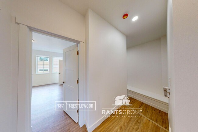 Building Photo - Brand New! Modern Home in Trestlewood – Wh...