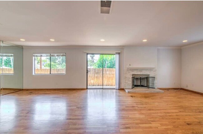 living/family room - 4257 Laurel Canyon Blvd