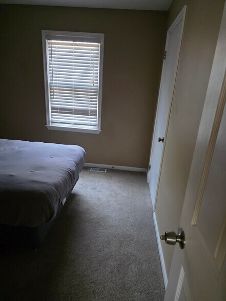 Building Photo - 105 Castle Manor Ct