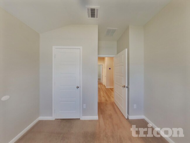 Building Photo - 13618 Paxton Blvd