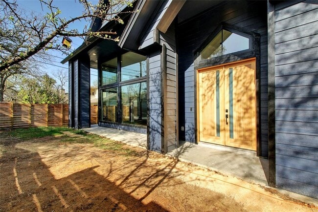 Building Photo - 4412 Caswell Ave