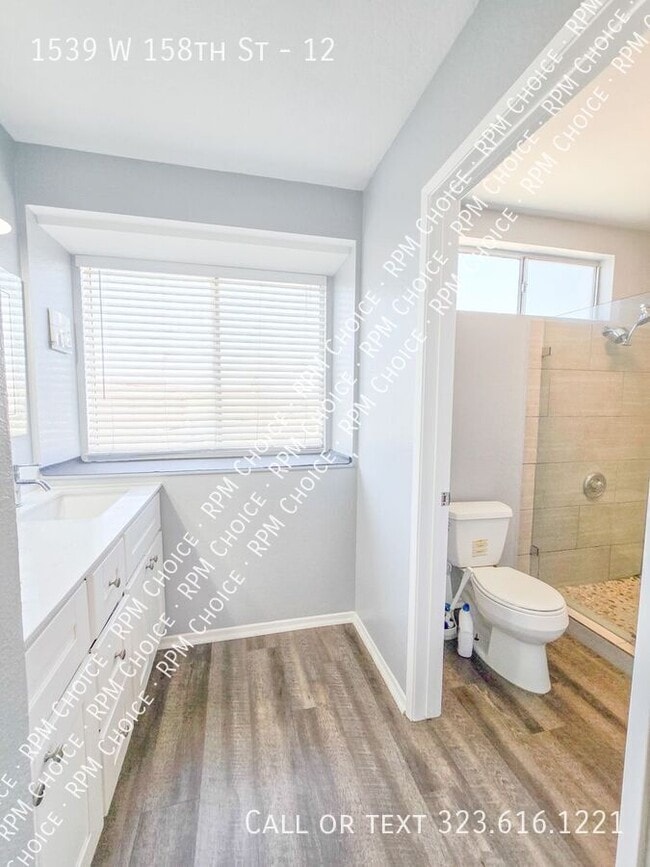 Building Photo - 1539 W 158th St