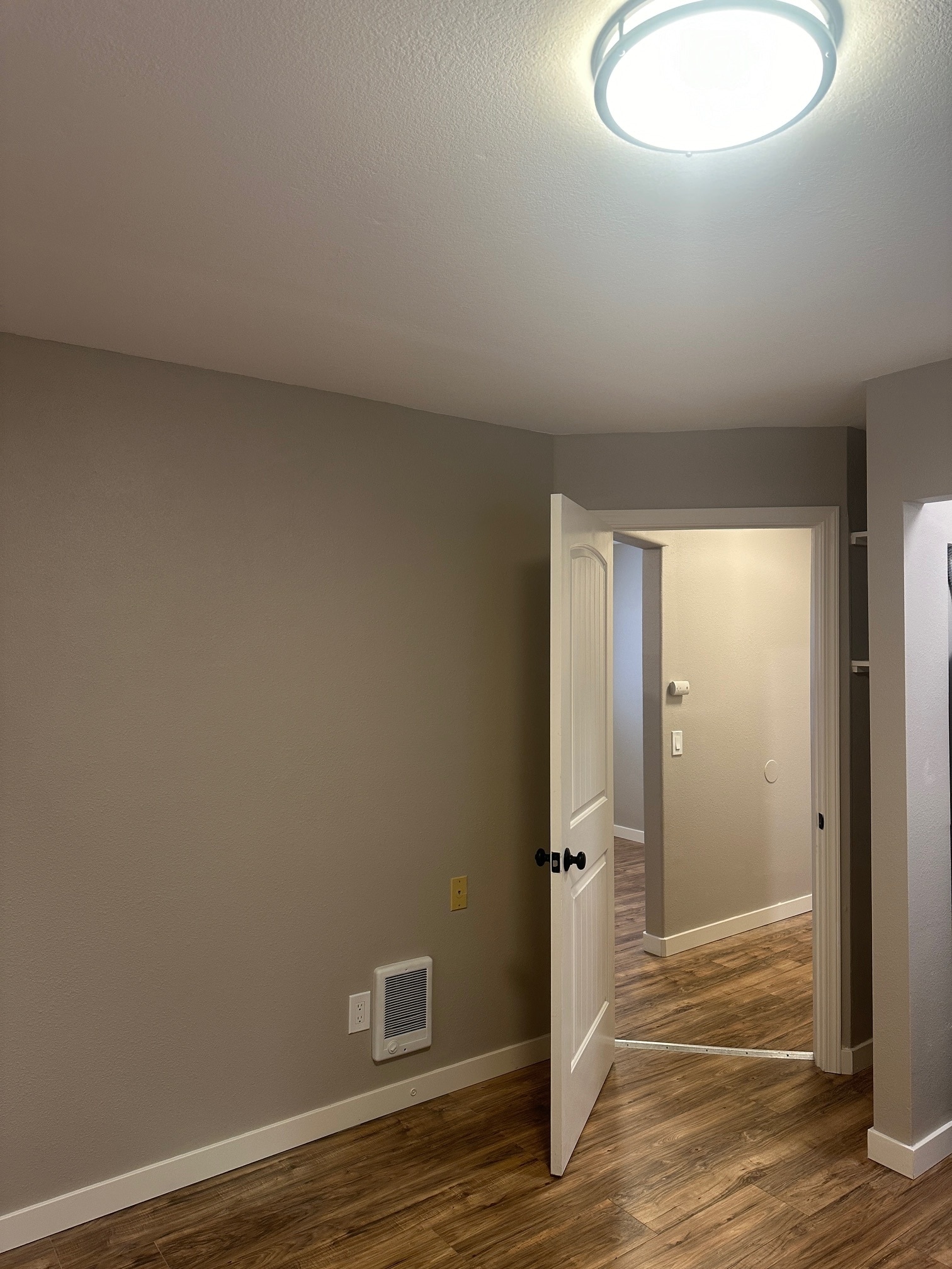 Main Bedroom looking toward hall/bathroom - 707 NE Holly St
