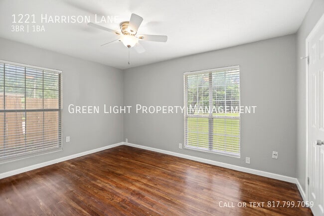 Building Photo - 1221 Harrison Ln