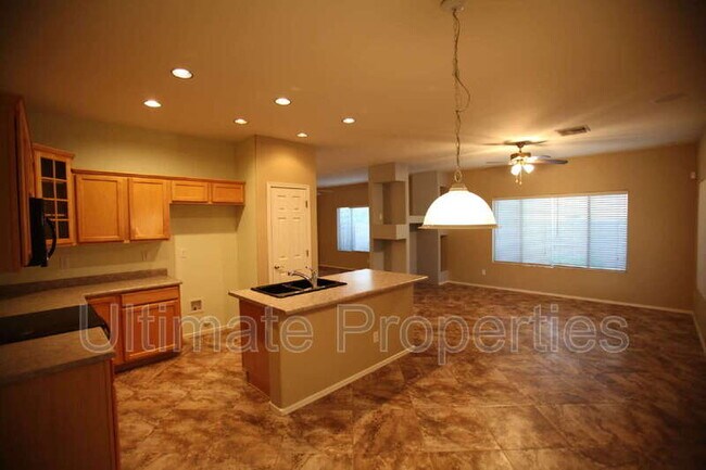 Building Photo - 9453 W Frank Ave