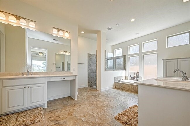 Building Photo - 28214 Evergreen Cove Ln