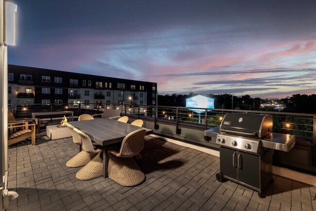 Building Photo - 87 Lucile St