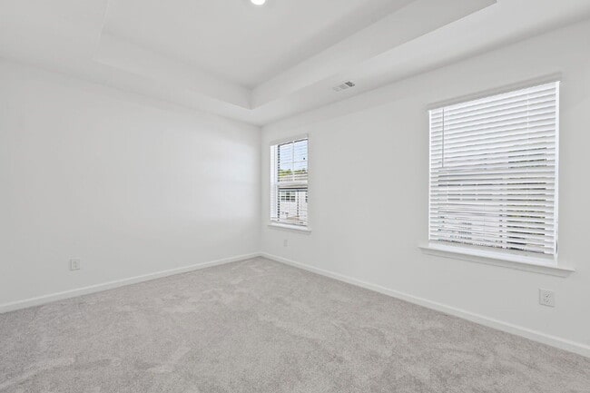 Building Photo - 2730 Harrison Dr