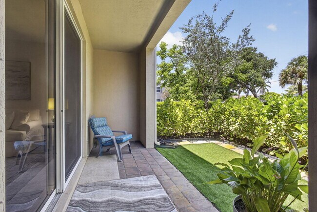 Building Photo - 160 Bandol St