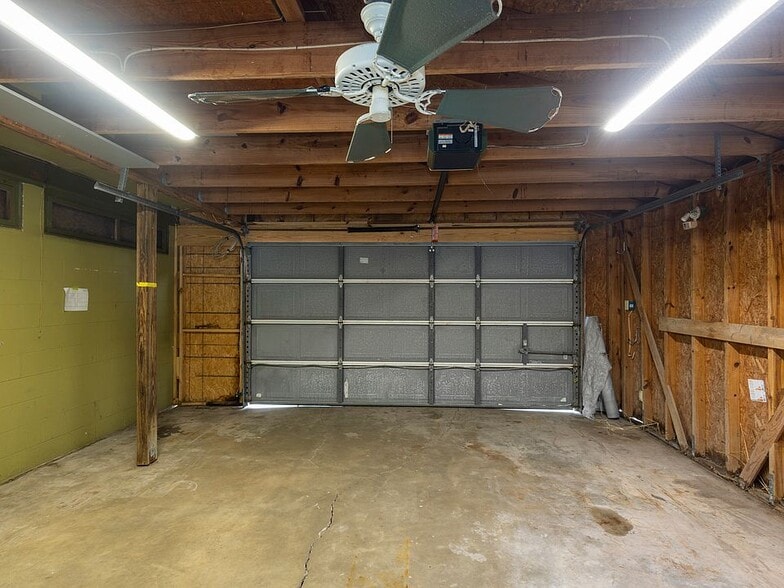 Building Photo - 6033 Rio Vista Ave