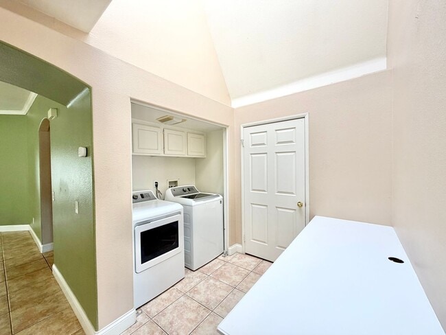 Building Photo - 37961 Veranda Way