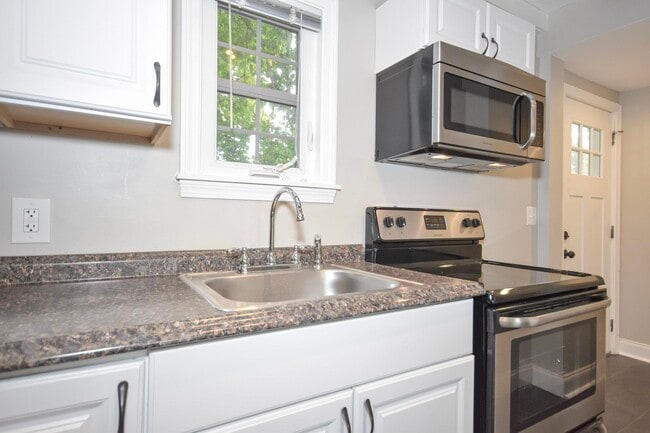 Building Photo - 5 Fern Ct
