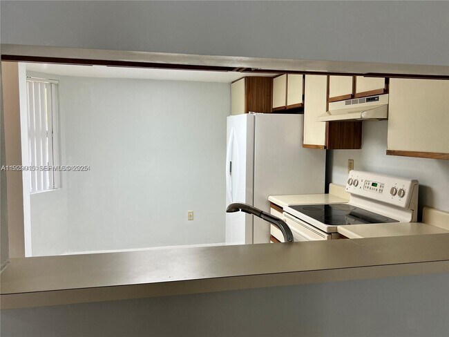 Building Photo - 665 SW 113th Way