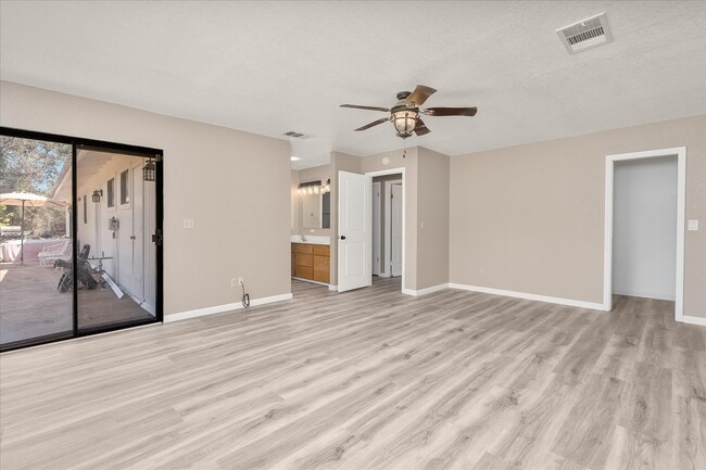 Building Photo - 44459 Lookout Ct