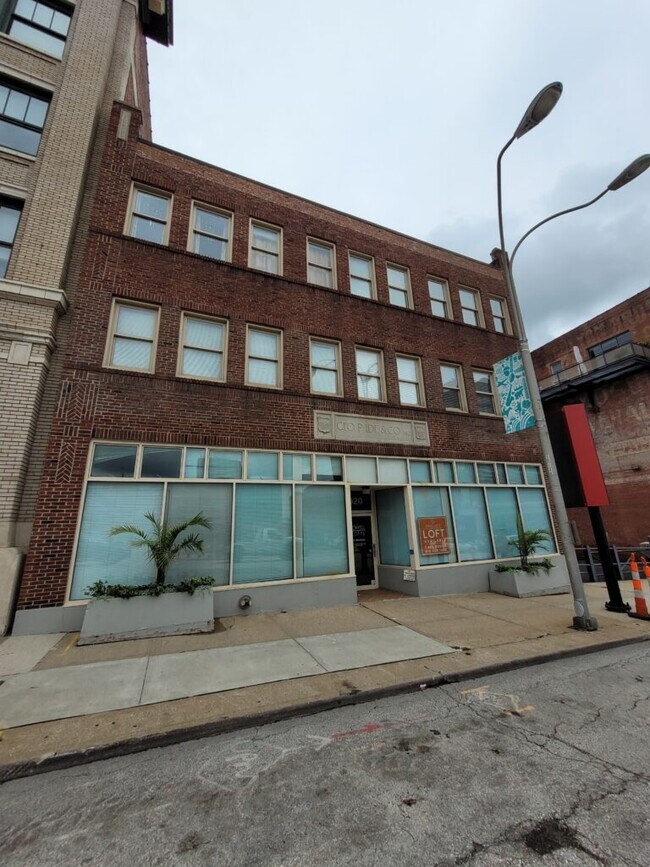 Building Photo - 920 Broadway Blvd