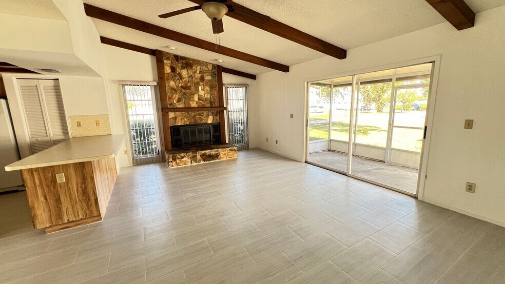 Building Photo - 10548 86th Ave N