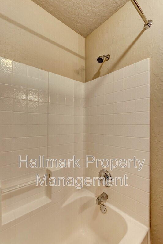 Building Photo - 500 Loyd Ln