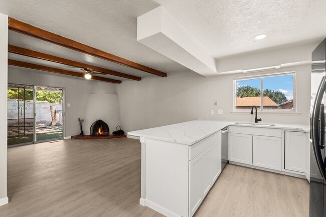 Building Photo - Northeast Heights Gem