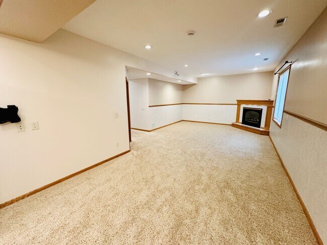 Building Photo - Stunning 6-Bedroom Corner-Lot Home w/ Luxury Finishes & Entertainer’s Layout