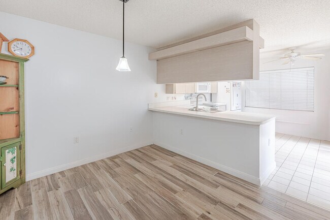 Building Photo - 3261 SW Sunset Trace Cir