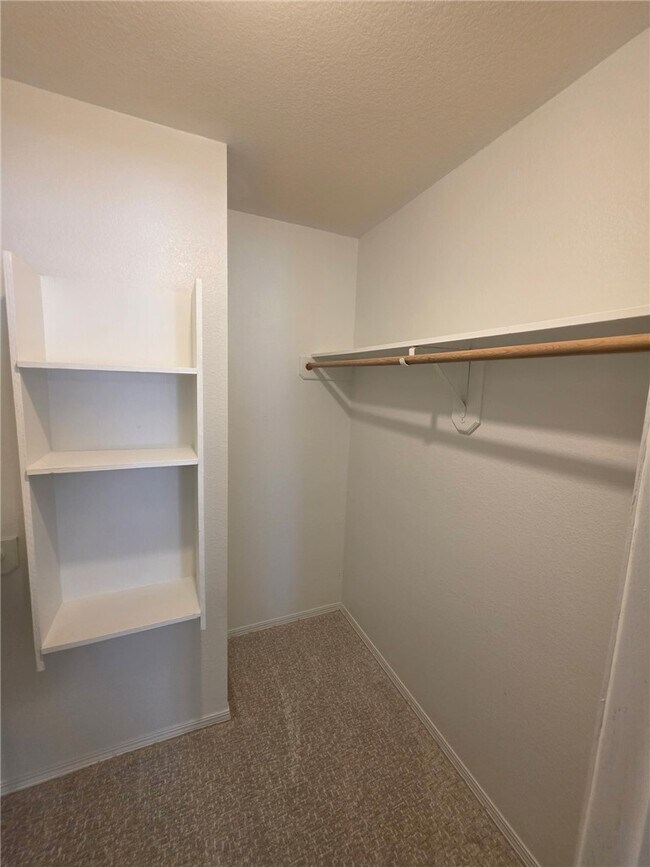 Building Photo - 809 Kinkade Pl