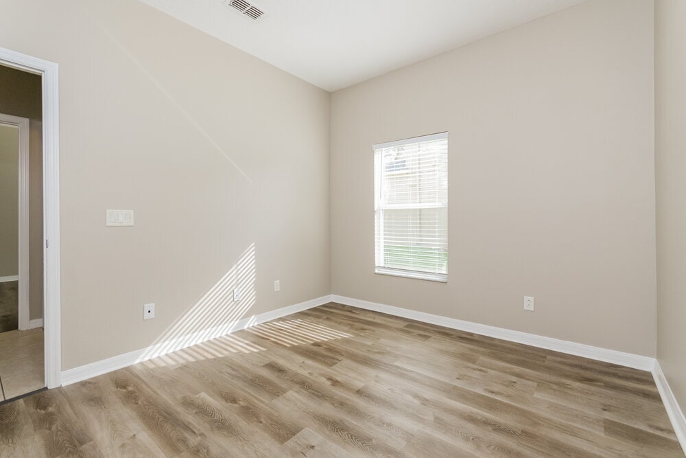 Building Photo - 15321 Sandy Hook Ln