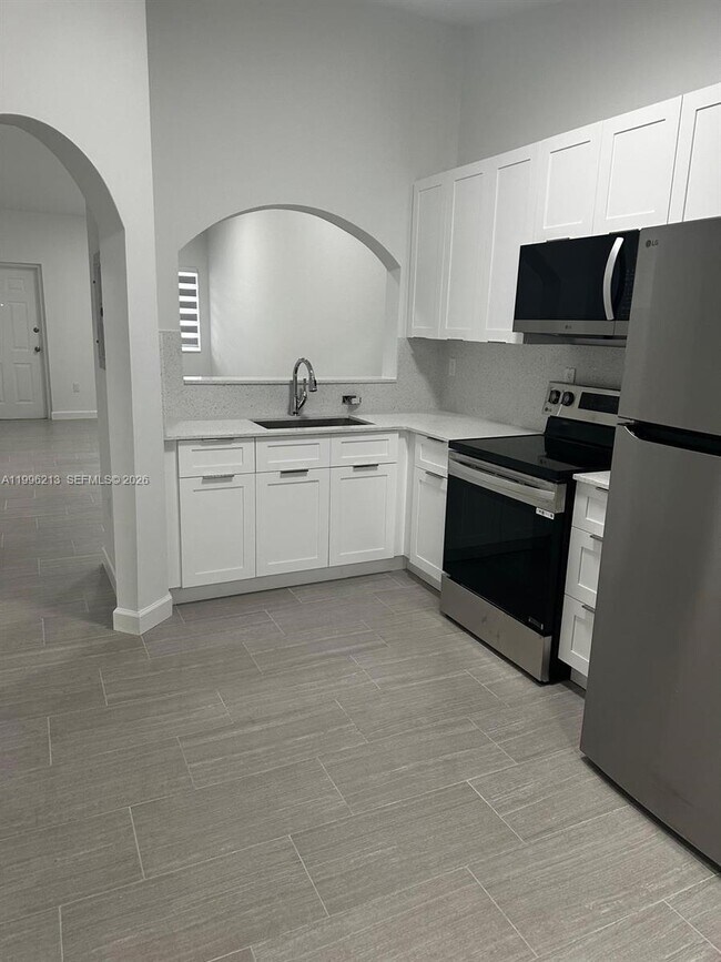 Building Photo - 2930 SE 12th Rd