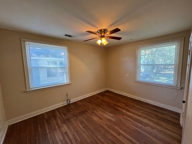 Building Photo - Nice 2 bedroom 1 bath home near UAMS