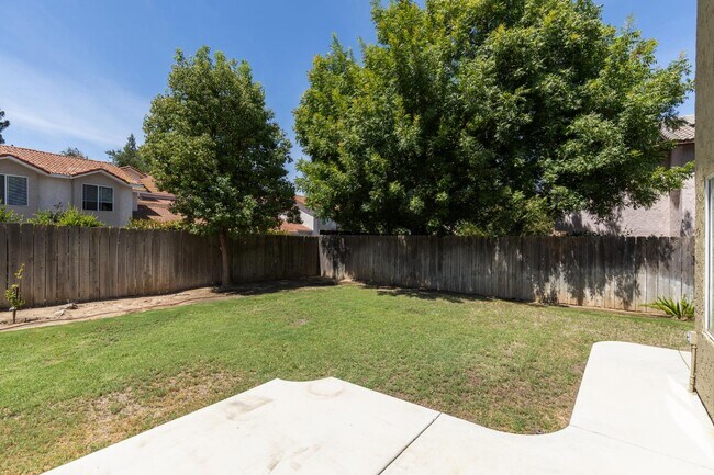 Building Photo - 953 E Buckhill Rd